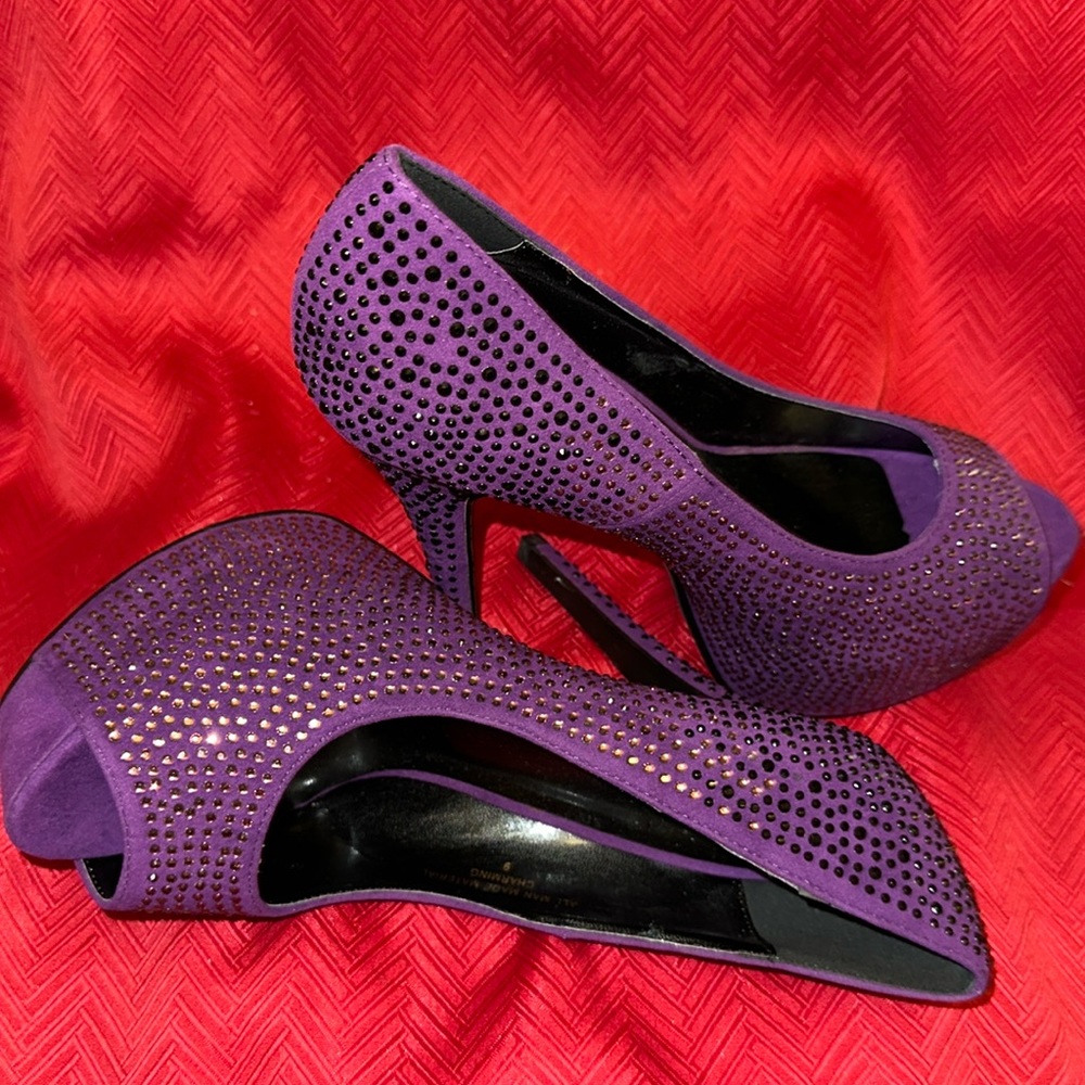 Red Circle 5.5” Purple Platform Stilettos. Size 9